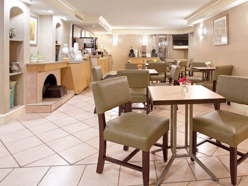 La Quinta Inn By Wyndham Denver Central Εστιατόριο φωτογραφία